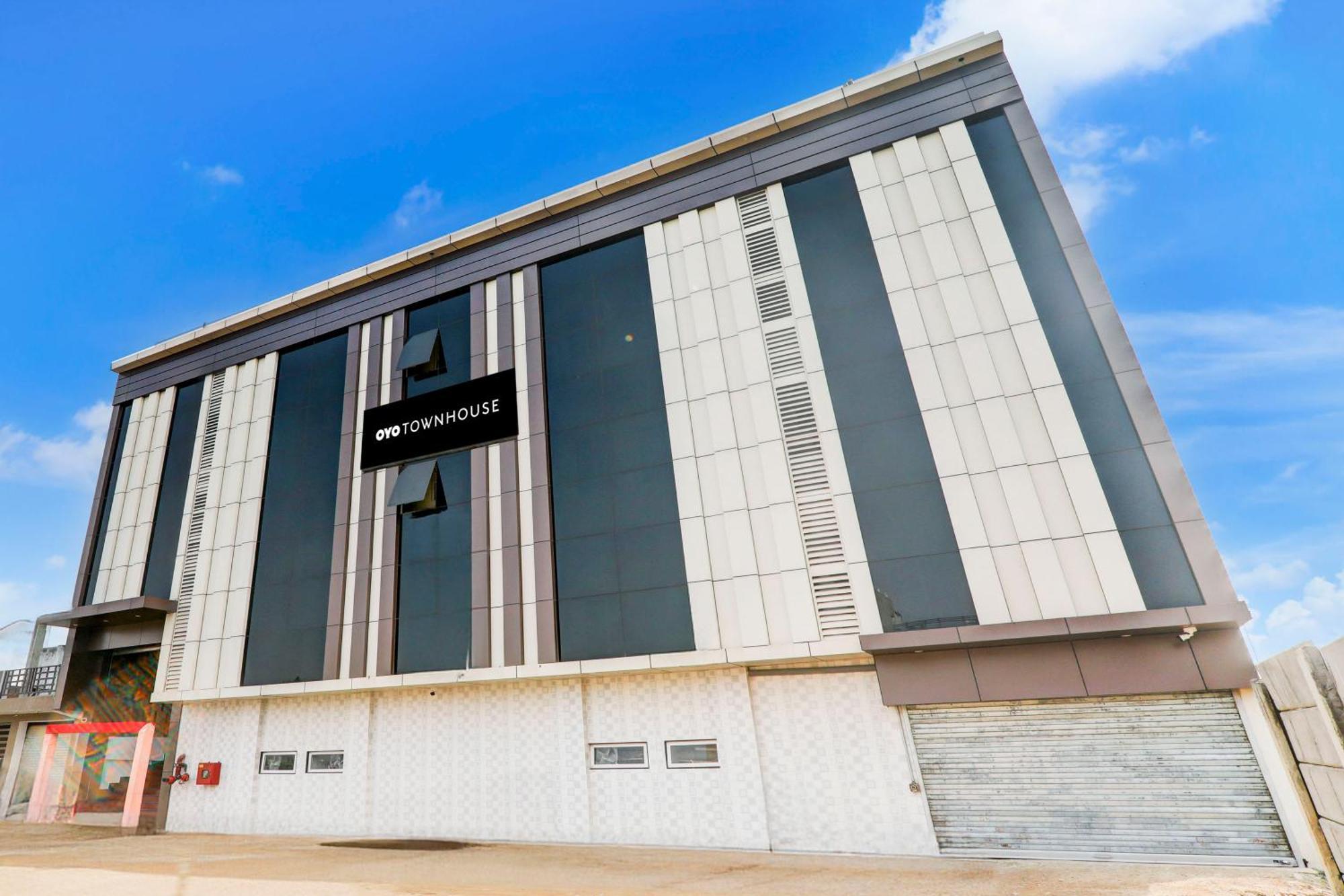 Hotel Super Townhouse Gls International Lucknow Exterior foto